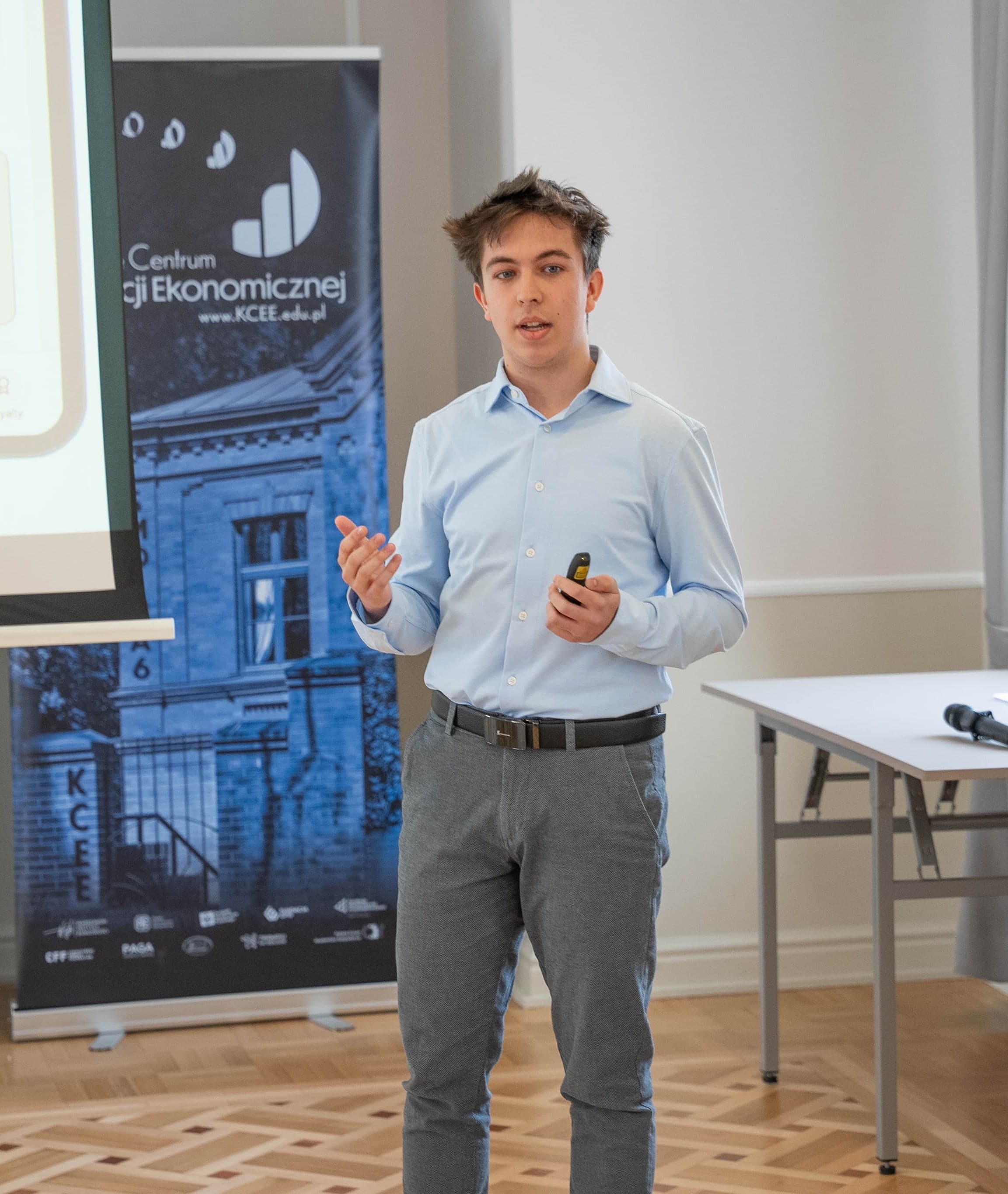Ábel presenting a project at a conference